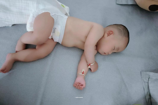 沁阳怎样教宝宝爬